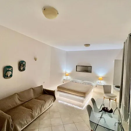 Artemisia 4* Imerovigli (Santorini)