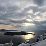Artemisia Caldera Πανσιόν 4*