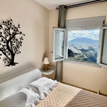 Artemisia Caldera Gæstehus 4*